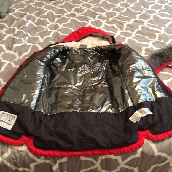 Girls red Columbia Jacket, pit to pit 19”, length 263/4”. Good condition - Picture 6 of 6